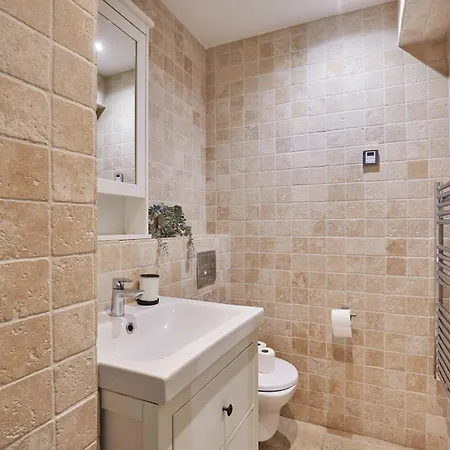 Charming Center Of With Terrace Apartment *